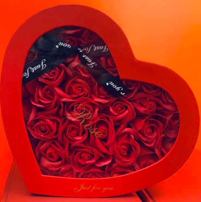 Rose in Scatola Regalo a Forma di Cuore - Rose Rosse per San Valentino, Anniversari e Feste Speciali