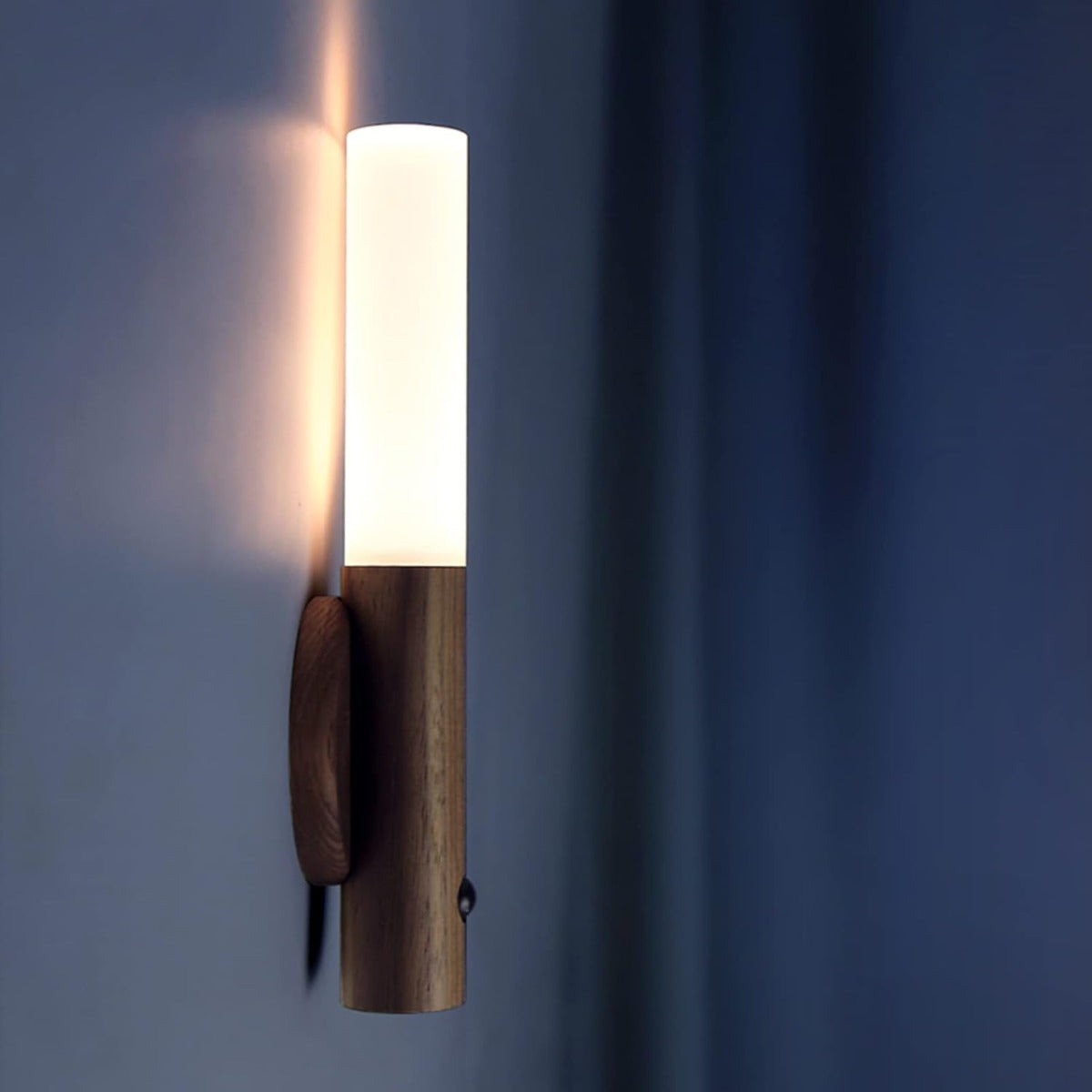 Luce Notturna LED con Sensore di Movimento e Base Magnetica, Applique da Parete in Legno Ricaricabile