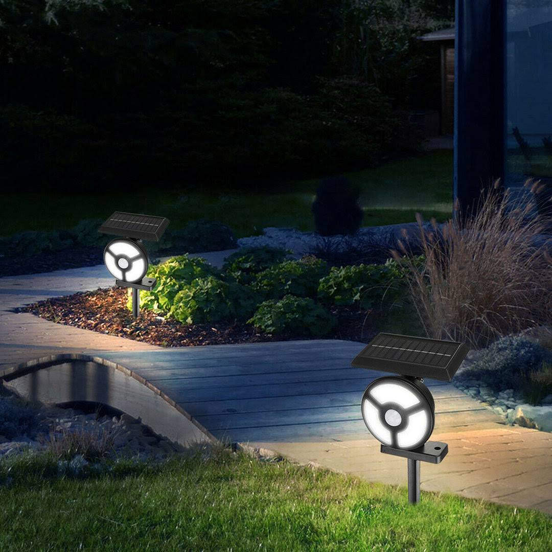 Faro faretto da giardino con pannello solare a picchetto a energia sole esterno